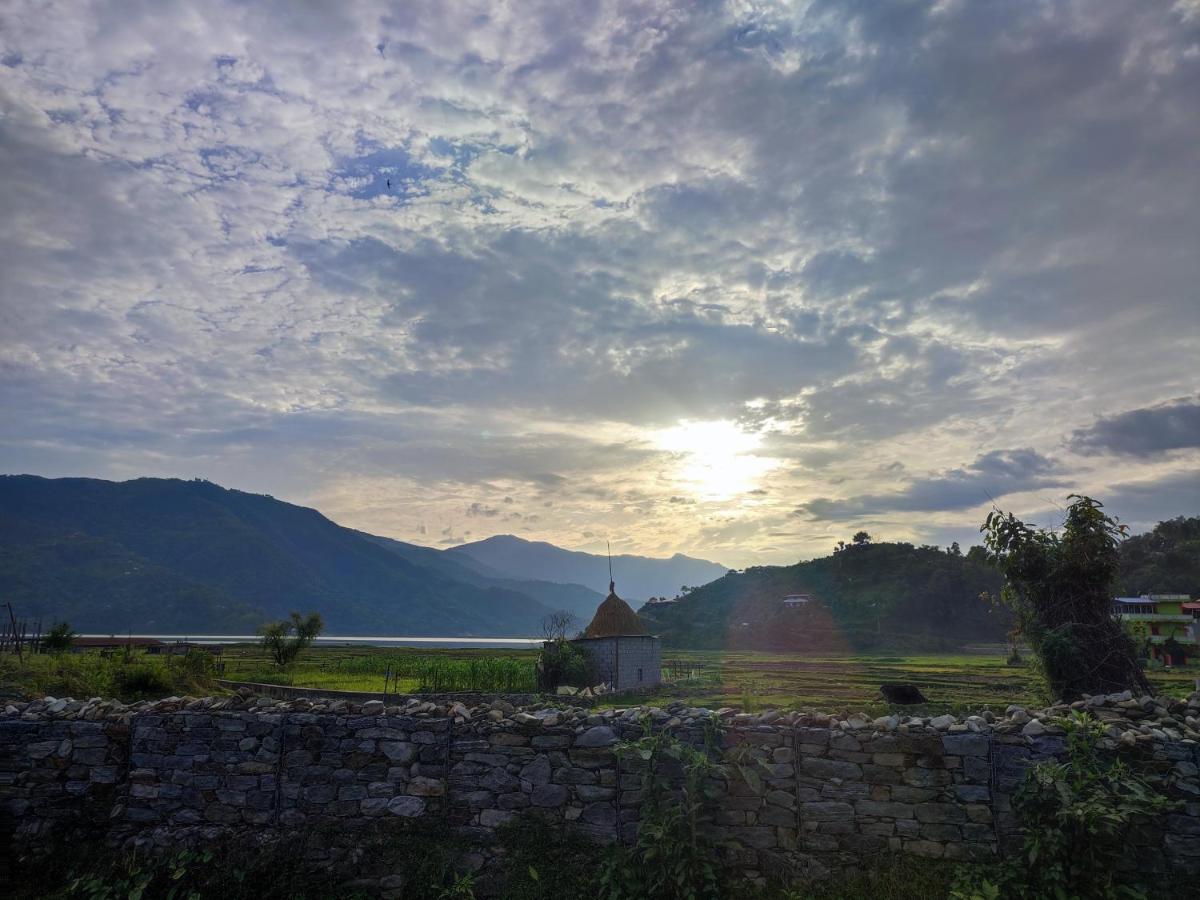 Tranquil Water Guest House Pokhara Esterno foto